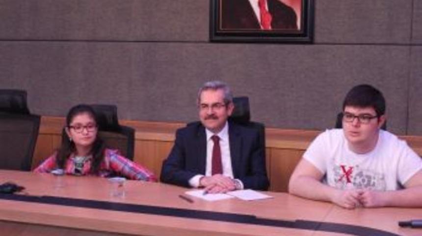 &Uuml;n&uuml;var: &ldquo;otizmde En Etkili Tedavi Eğitim&rdquo;