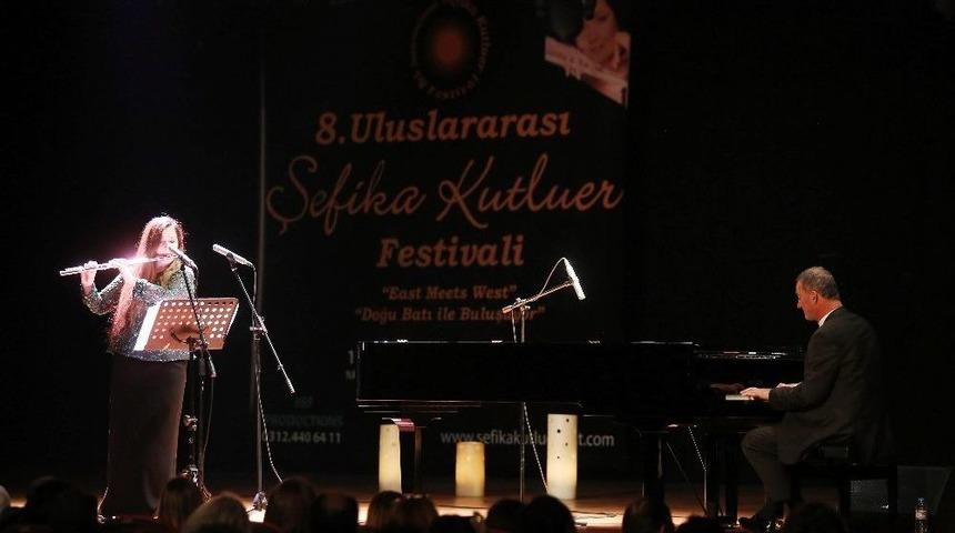 Şefika Kutluer Ve Kerem G&ouml;rsev Aynı Sahnede