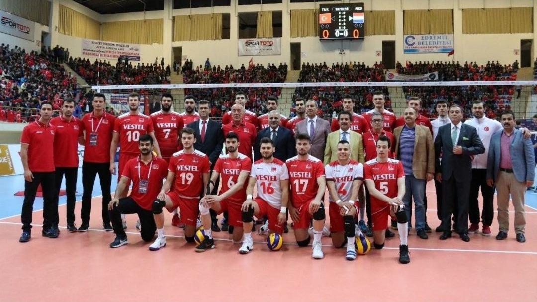 A Milli Erkek Voleybol Takımı, Hollanda&rsquo;yı 3-2 Yendi