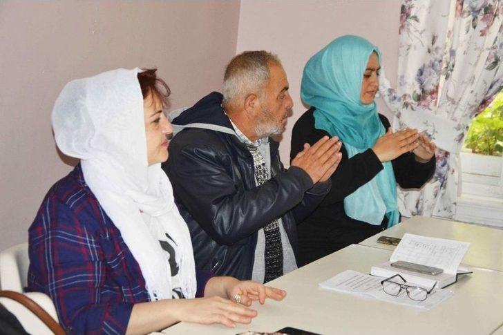 Eser, İşaret Dili Kurslarıyla Bir Engeli Daha Ortadan Kaldırıyor G2