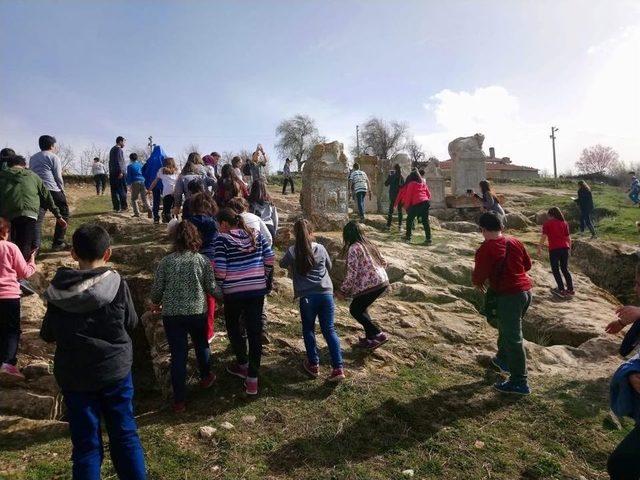 &Ouml;ğrencilerden Han İl&ccedil;esine Ziyaret 1