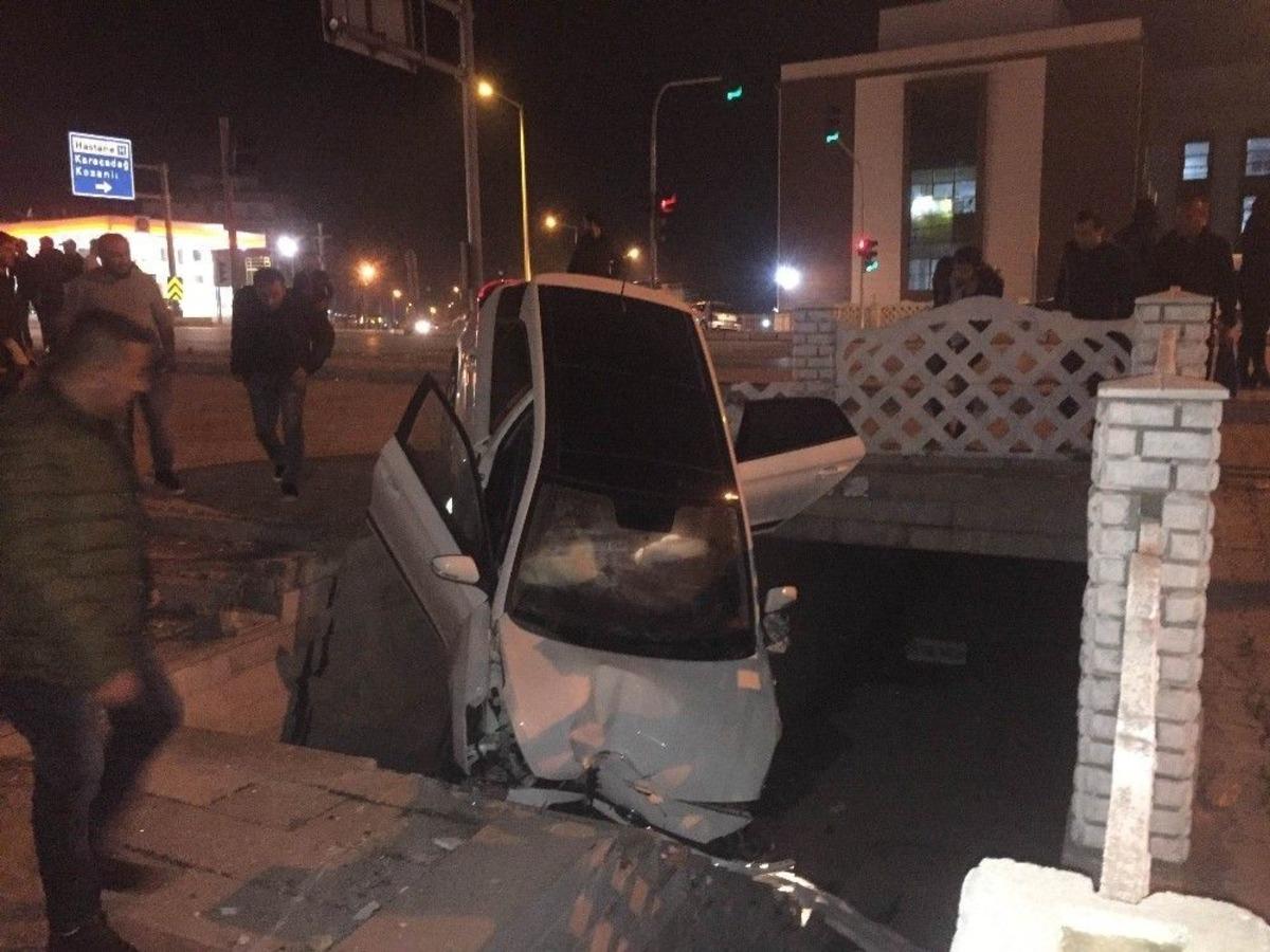 Konya&rsquo;da İki Otomobil &Ccedil;arpıştı: 7 Yaralı