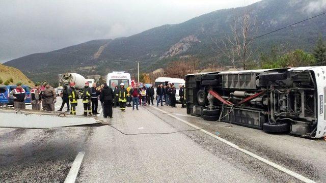 Denizli’de Öğrenci Servisi Devrildi: 24 Yaralı