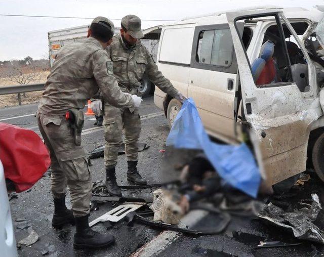 Gaziantep’te Katliam Gibi Kazada Hüzünlendiren Görüntü