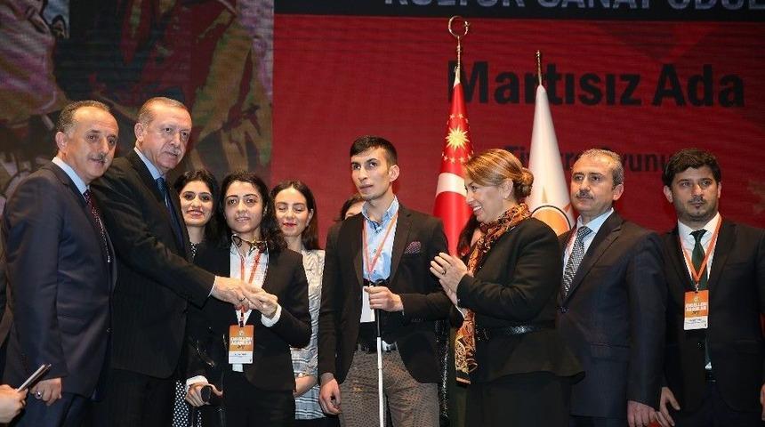 Cumhurbaşkanı Erdoğan&rsquo;dan Bağcılar Belediyesi&rsquo;ne "engelleri Aşanlar&rdquo; &Ouml;d&uuml;l&uuml;
