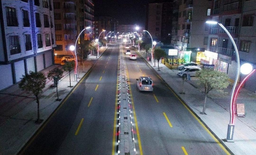 İki Nisan Caddesi&rsquo;nin &Ccedil;ehresi Değişti