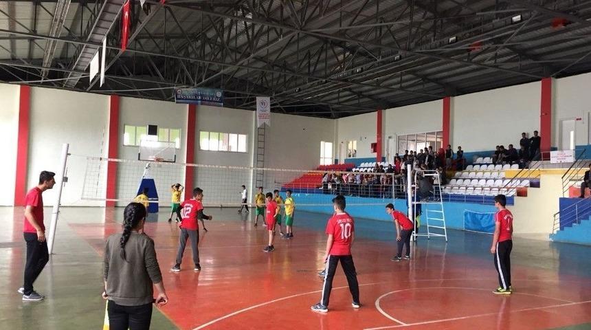 Sason&rsquo;da Ortaokullar Arası Voleybol Turnuvası Finali Yapıldı
