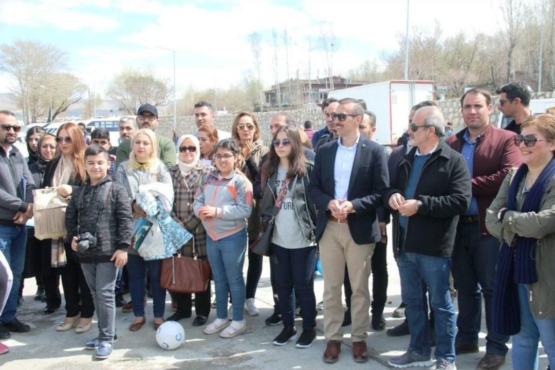 Edremit Belediyesi&rsquo;nden İranlılara &Uuml;cretsiz Tekne Turu