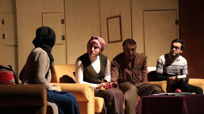 İzlemeye Dahi Gitmediği Tiyatro Sahnesinde 3 Ayda Başrol Oynadı