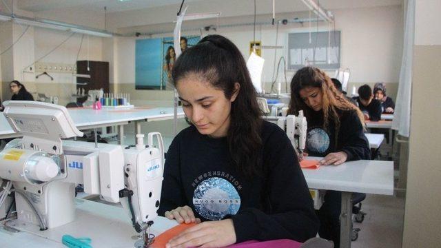 İzmir’de Mesleki Eğitime Hugo Boss Desteği