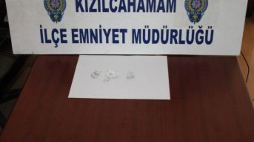 Polisin Ş&uuml;phelendiği Ara&ccedil;tan Uyuşturucu &Ccedil;ıktı