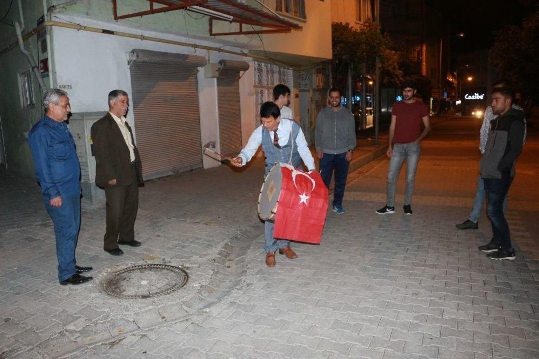 Davulcu İşi Bırakınca İş Başa D&uuml;şt&uuml;