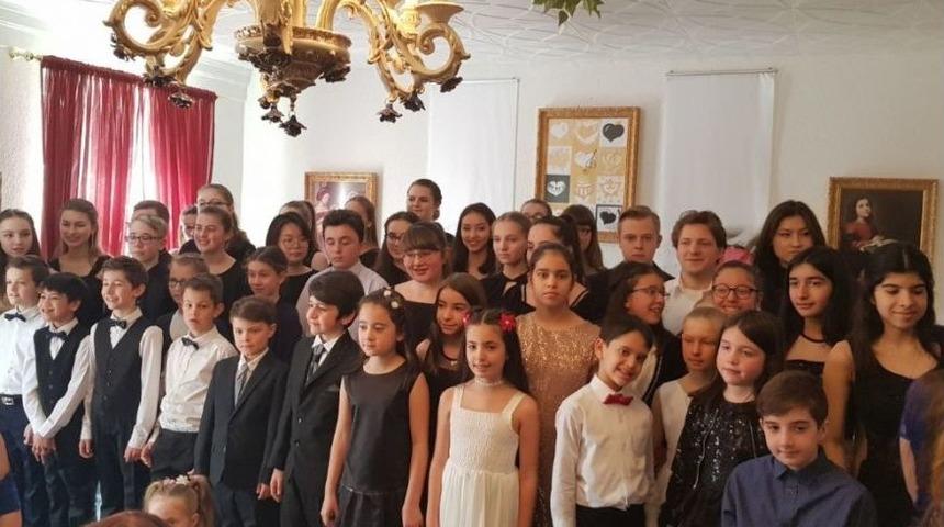 11 Yaşındaki Kemancı Almanya&rsquo;da Birinci Oldu