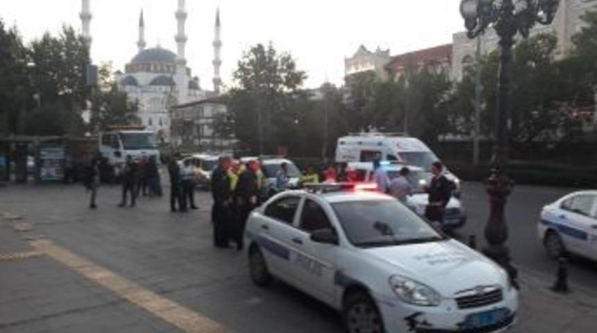 Başkent&rsquo;te Polisle Saldırganlar Arasında Arbede: 3 Yaralı