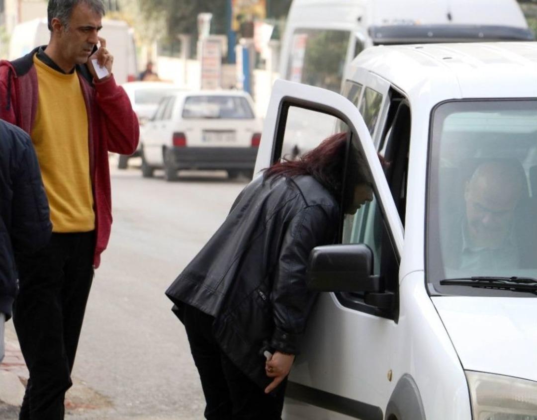 Evinden &Ccedil;ıkan Kadın &Ouml;ğretmene Kapka&ccedil; Şoku