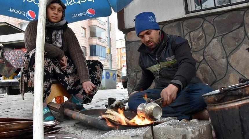 Şehir Şehir Dolaşarak Ekmeklerini Kazanıyorlar