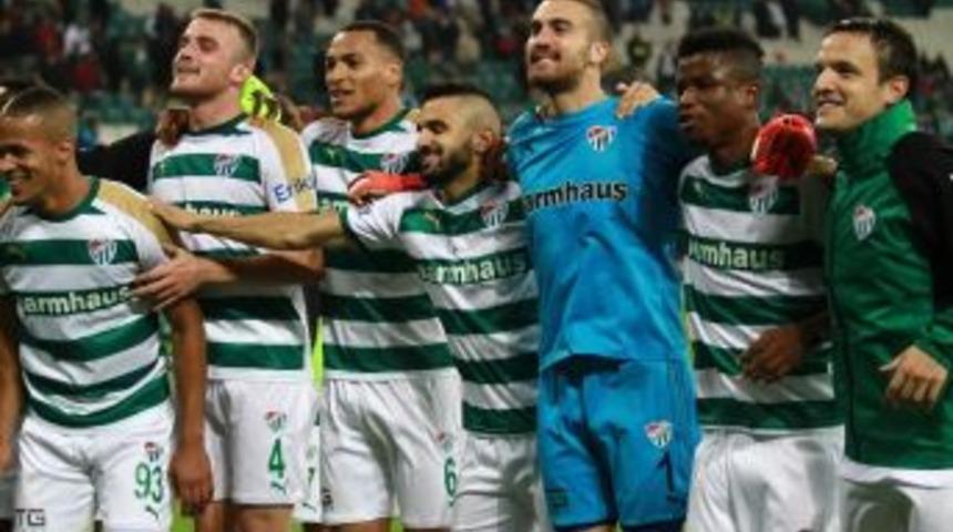 Bursaspor, Fenerbahçe’ye Karşı İç Saha Şanssızlığını Kırmak İstiyor