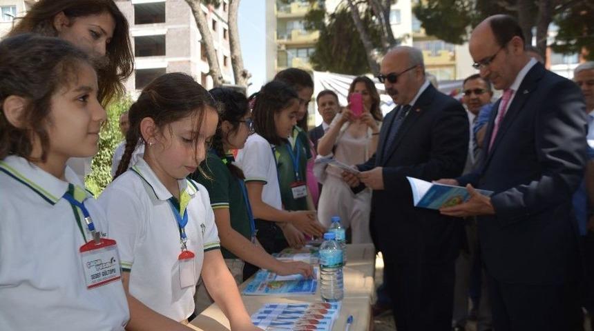 S&ouml;ke&rsquo;de 301 &Ccedil;ocuk Yazardan S&ouml;yleşi Ve İmza G&uuml;n&uuml;