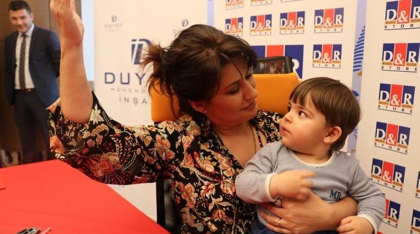 İclal Aydın, Nissara Avm’de İmza Gününe Katıldı