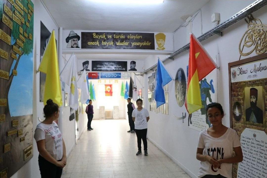 Bu Okulun Koridorları Konuşuyor