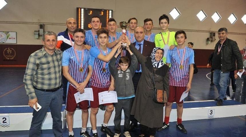 Futsalda Lise Öğrencileri Hünerlerini Gösterdi