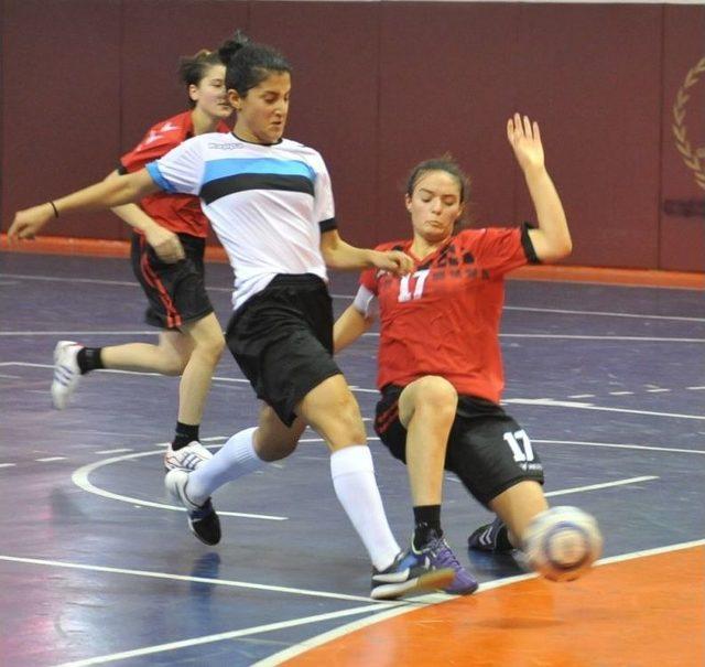 Futsalda Lise Öğrencileri Hünerlerini Gösterdi