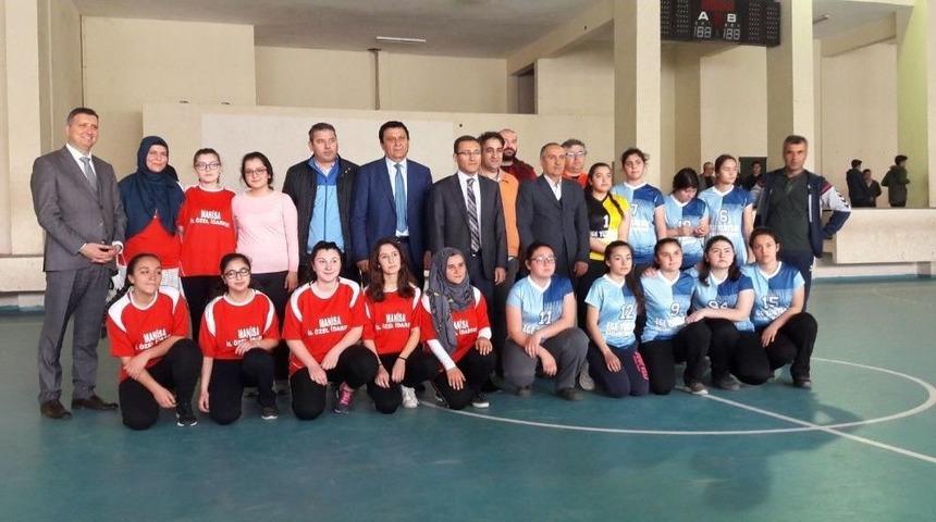 Gen&ccedil; Sporcular M&uuml;sabakalarda Kıyasıya M&uuml;cadele Etti