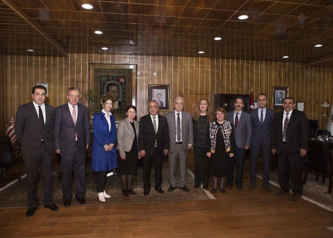 İki &Uuml;niversite Arasında Eğitim K&ouml;pr&uuml;s&uuml;