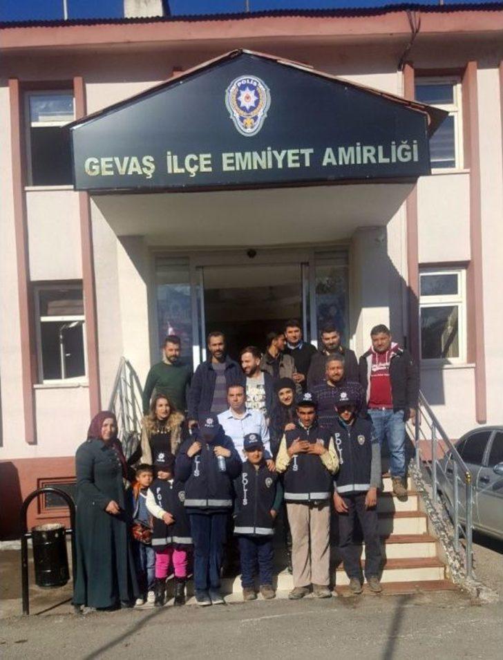 Özel Çocuklar Polis Olup Telsizle Anons Yaptılar G3