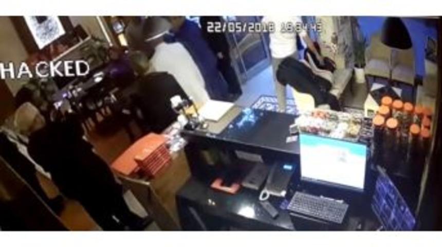 (&ouml;zel Haber) M&uuml;şteri Gibi Lokantaya Girdi Malezyalı Turistin &Ccedil;antasını &Ccedil;aldı