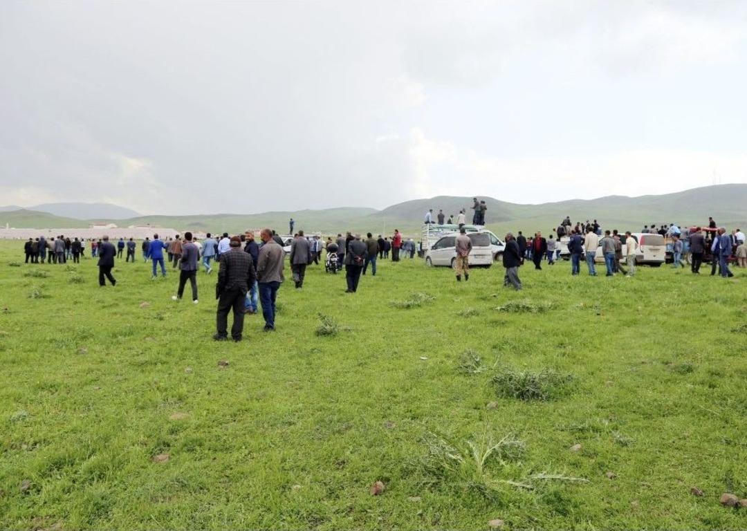 Varto&rsquo;da Ter&ouml;r Nedeniyle Yapılamayan At Yarışları Yeniden Başladı