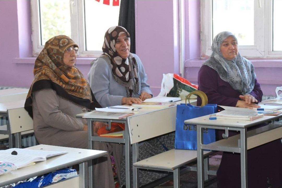 &Ccedil;ocukları İstedi, 60&rsquo;ından Sonra Okuma Yazma &Ouml;ğreniyorlar