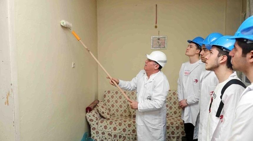 Meslek Lisesi &Ouml;ğrencileri Hem Hayır İşliyor Hem Staj Yapıyor