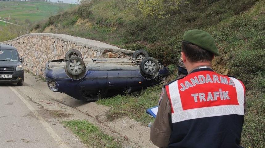 Kocaeli&rsquo;de Otomobil Takla Attı: 2 Yaralı