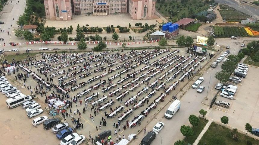 Tuzla’da 6 Bin Kişilik Gönül Sofrası Kuruldu