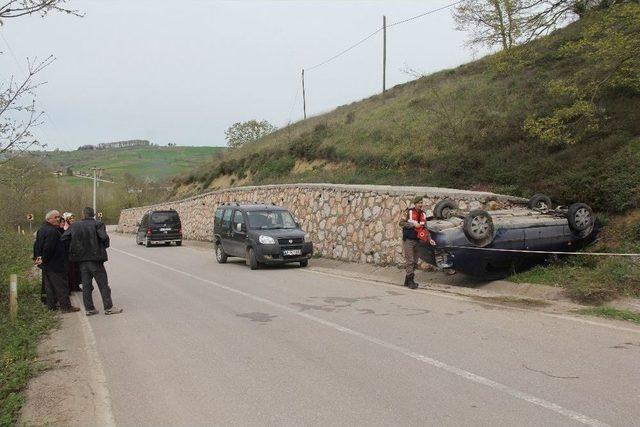 Kocaeli&rsquo;de Otomobil Takla Attı: 2 Yaralı 2