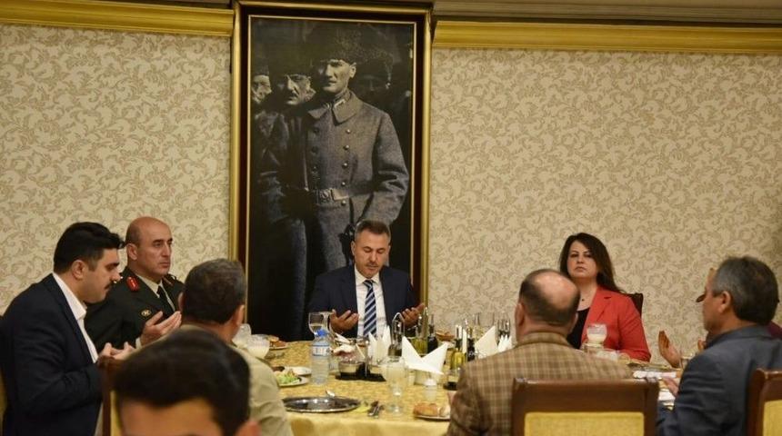 Vali Elban Şehit Aileleri Ve Gazilerle İftar Yaptı