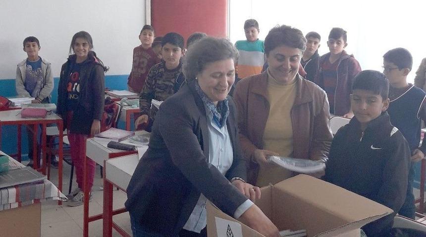 Çankaya’nın Kırtasiye Seti Köy Okullarında