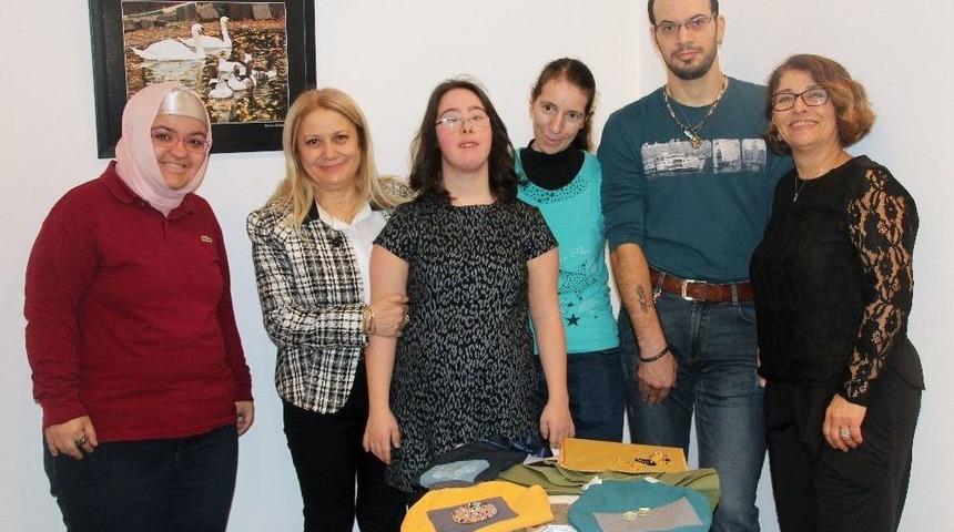 Zihinsel Engelli Gençler Soruyor: "sergimizi Gezer Misiniz?"