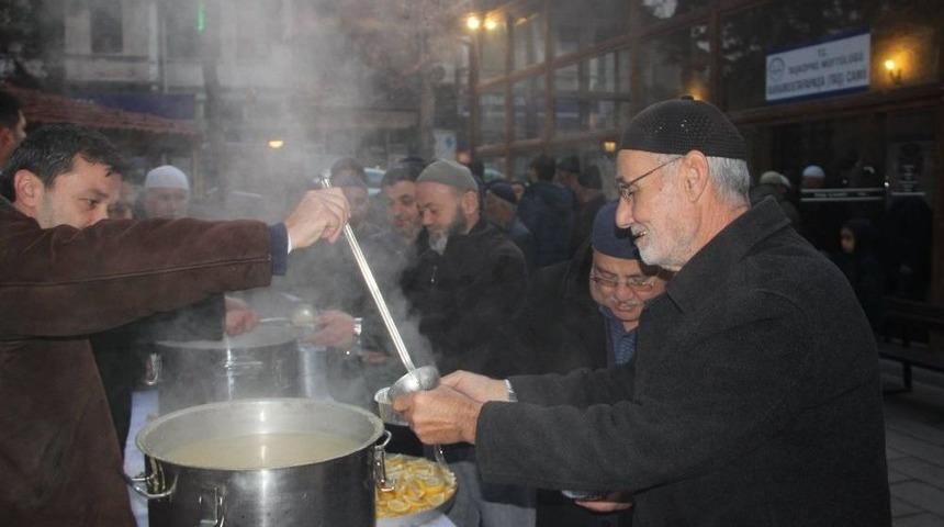Taşk&ouml;pr&uuml; Belediyesi&rsquo;nden Sabah &Ccedil;orba İkramı