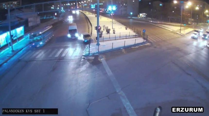 Trafik Kazaları Şehir Polis Kamerasına Yansıdı