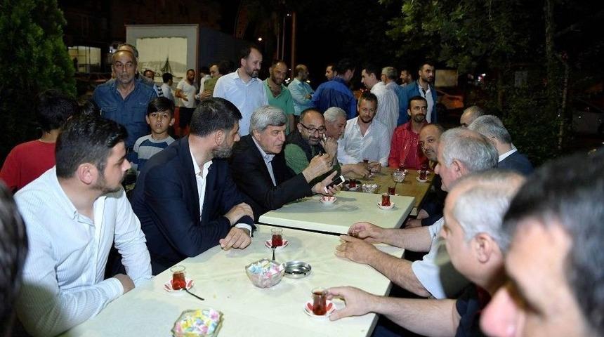 &Uuml;z&uuml;lmez Ve Karaosmanoğlu Vatandaşlarla Beraber