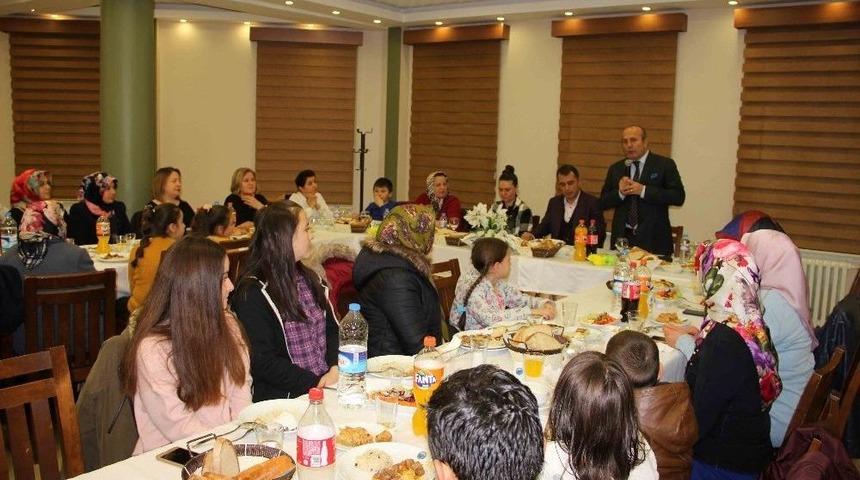 Başkan Arslan, Yüzme Kursuna Katılan Bayanlarla Bir Araya Geldi