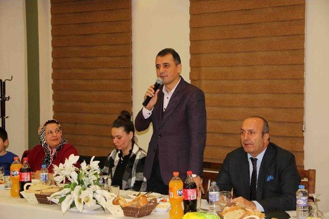 Başkan Arslan, Yüzme Kursuna Katılan Bayanlarla Bir Araya Geldi 3