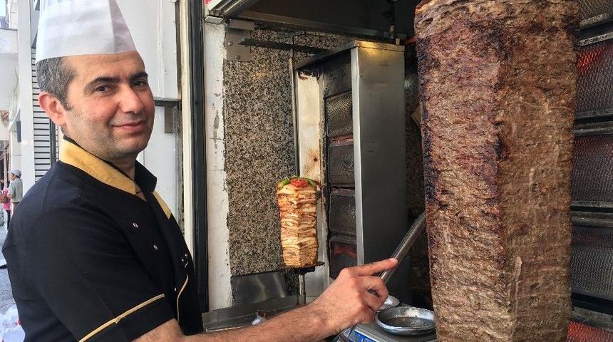 2 Bin Derecelik Sıcağa Aldırmadan Oru&ccedil;larını Tutuyorlar