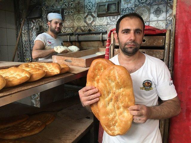 2 Bin Derecelik Sıcağa Aldırmadan Oruçlarını Tutuyorlar