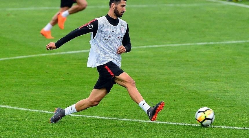 Emre Akbaba: "her Futbolcunun B&uuml;y&uuml;k Takım Hedefi Vardır"