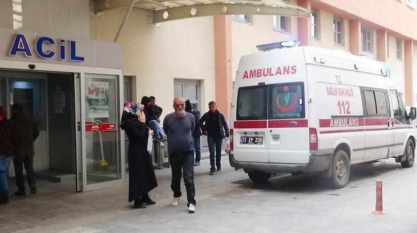 &Ouml;nce Kadını, Sonra Da Kendini &Ouml;ld&uuml;rd&uuml;