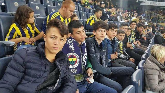 Vanlı Çocuklar Fenerbahçe Maçını Tribünde İzledi