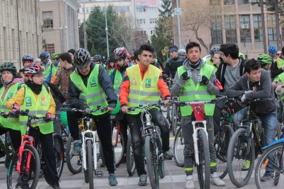 Sağlık İ&ccedil;in Pedal &Ccedil;evirdiler